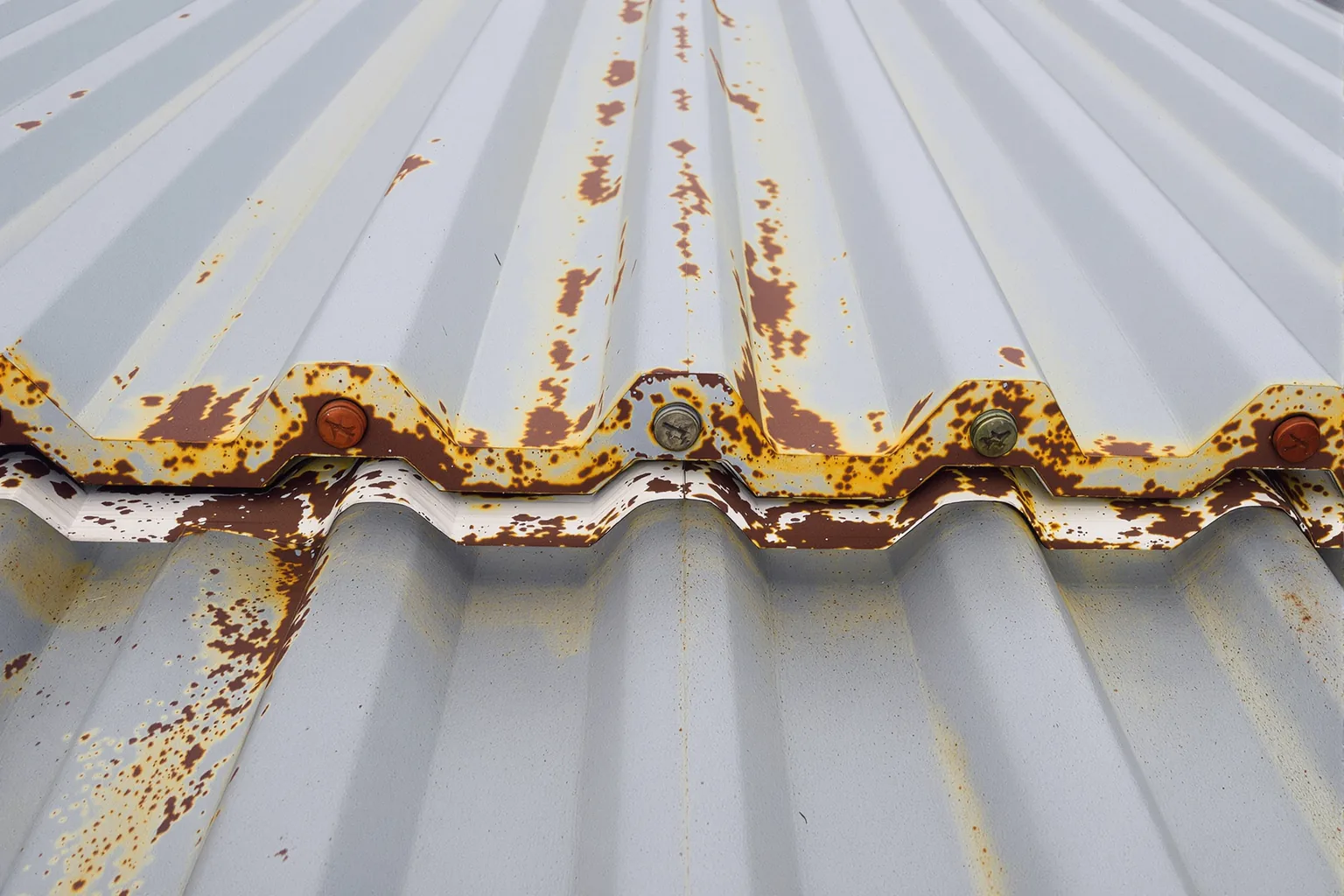 Roestvorming voorkomen op metalen dakconstructie - DMA Steeldeck
