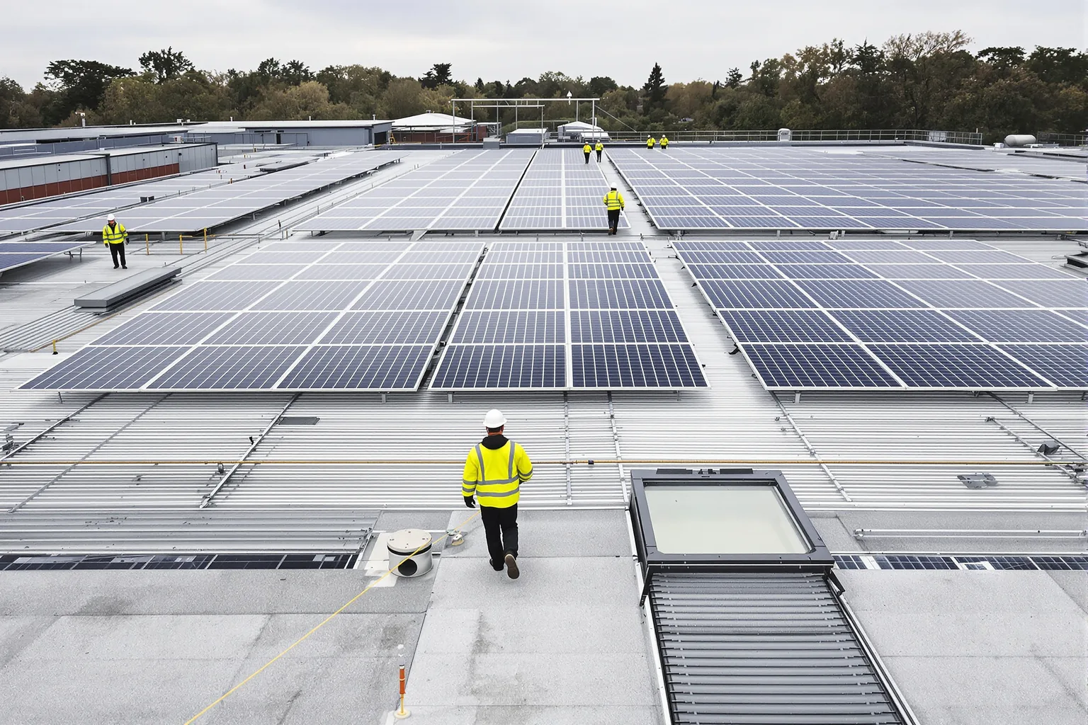 Vereisten dak voor zonnepanelen bij industrie - DMA Steeldeck