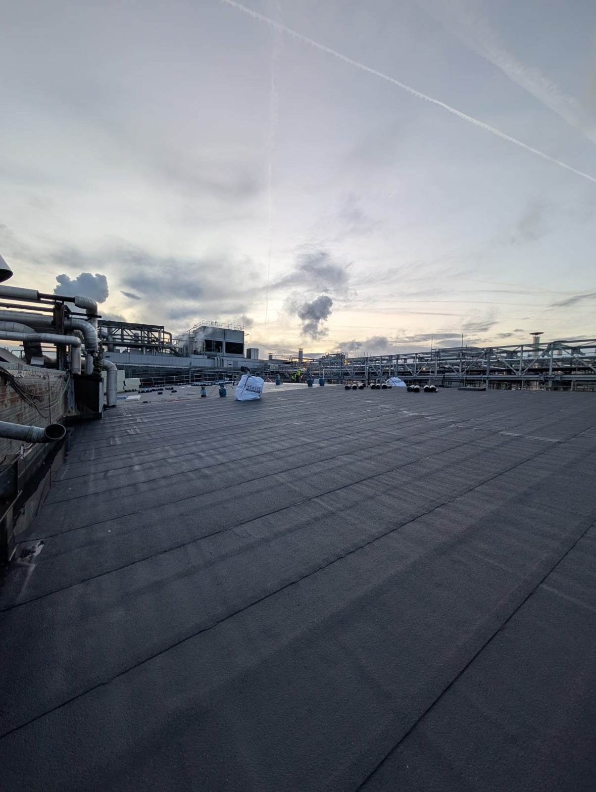 Steeldeck dakwerk productiehal Lutosa - detailopname