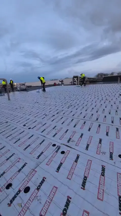 Video: montage steeldeck dak Lutosa Leuze